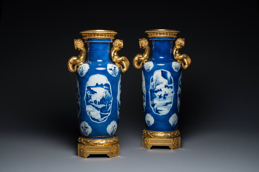 Een paar Chinese rouleau vazen met blauw-wit en koperrood decor op poederblauwe fondkleur met fijne monturen in vuurverguld brons, Kangxi en 19e eeuw