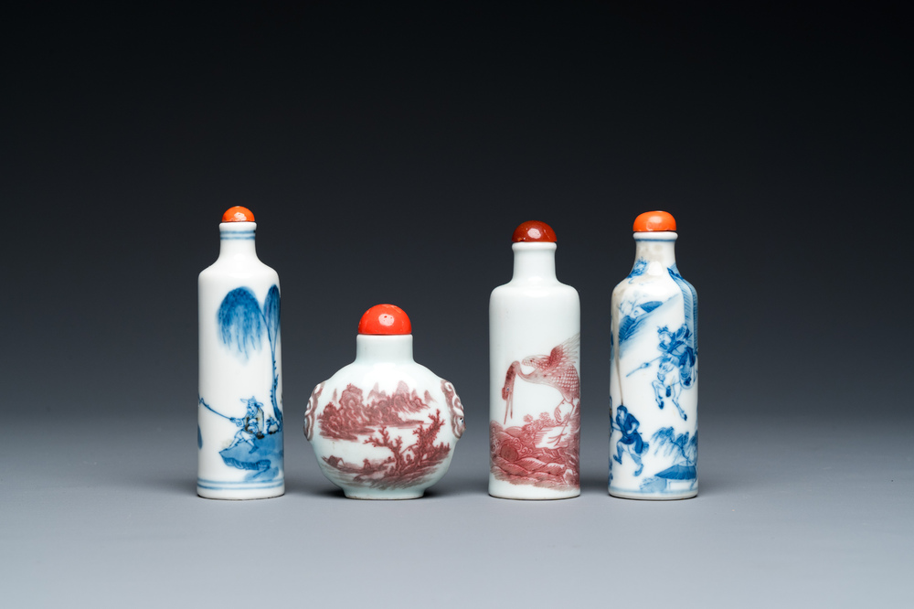 Quatre tabati&egrave;res en porcelaine de Chine en bleu, blanc et rouge de cuivre, 19/20&egrave;me