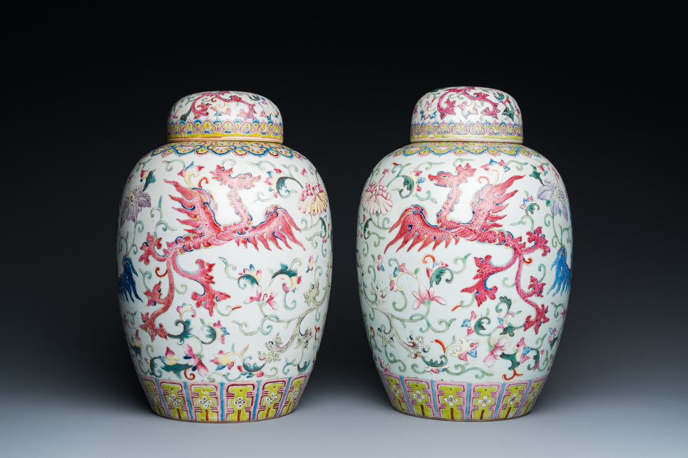 A pair of Chinese famille rose 'phoenix' jars and covers, Ji Xiang Ru Yi 吉祥如意 mark, 19th C.