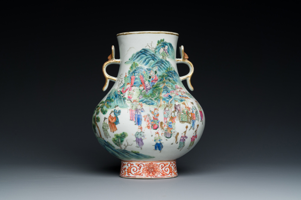 A fine Chinese famille rose 'hu' vase with ruyi handles, 19th C.