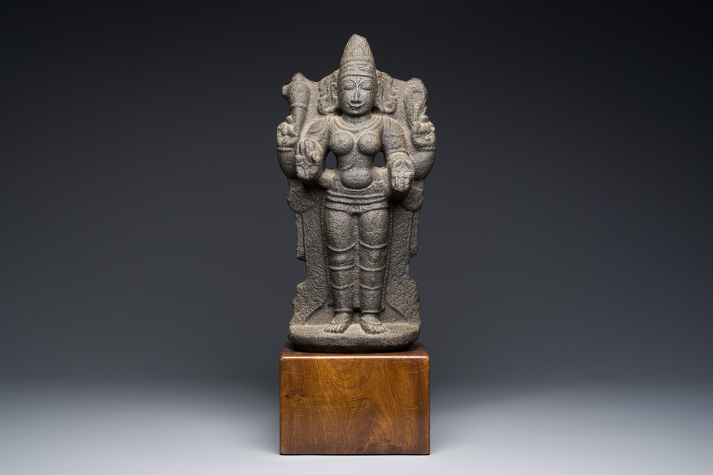 Figure de Lakshmi en pierre sculpt&eacute;e, Inde, 13/15&egrave;me