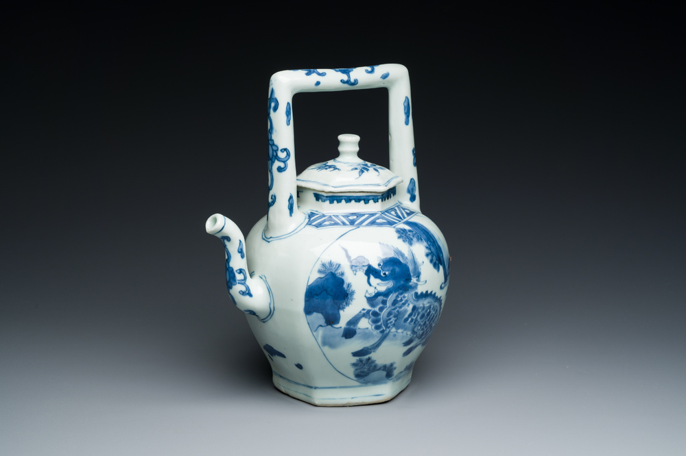 A Chinese blue and white 'kylins' wine ewer and cover, Transitional period