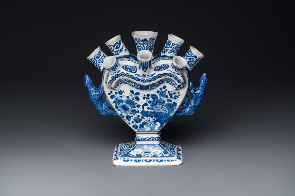 A Dutch Delft blue and white tulip vase with peacocks in a garden, 17/18th C.