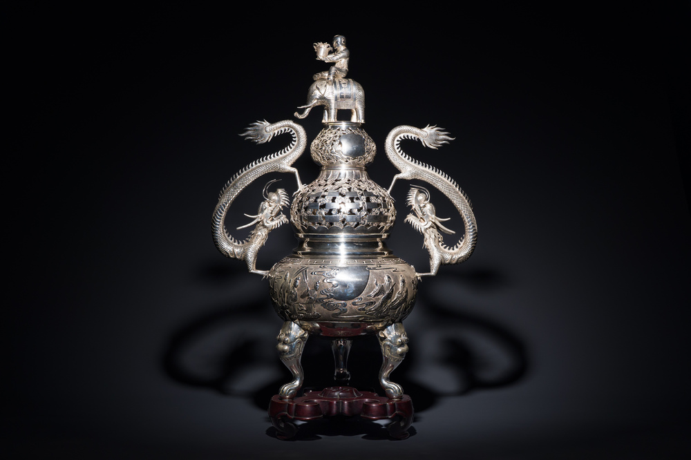A large Chinese silver tripod censer, Shanghai Xinfengxiang 上海新鳳祥 mark, dated 1925