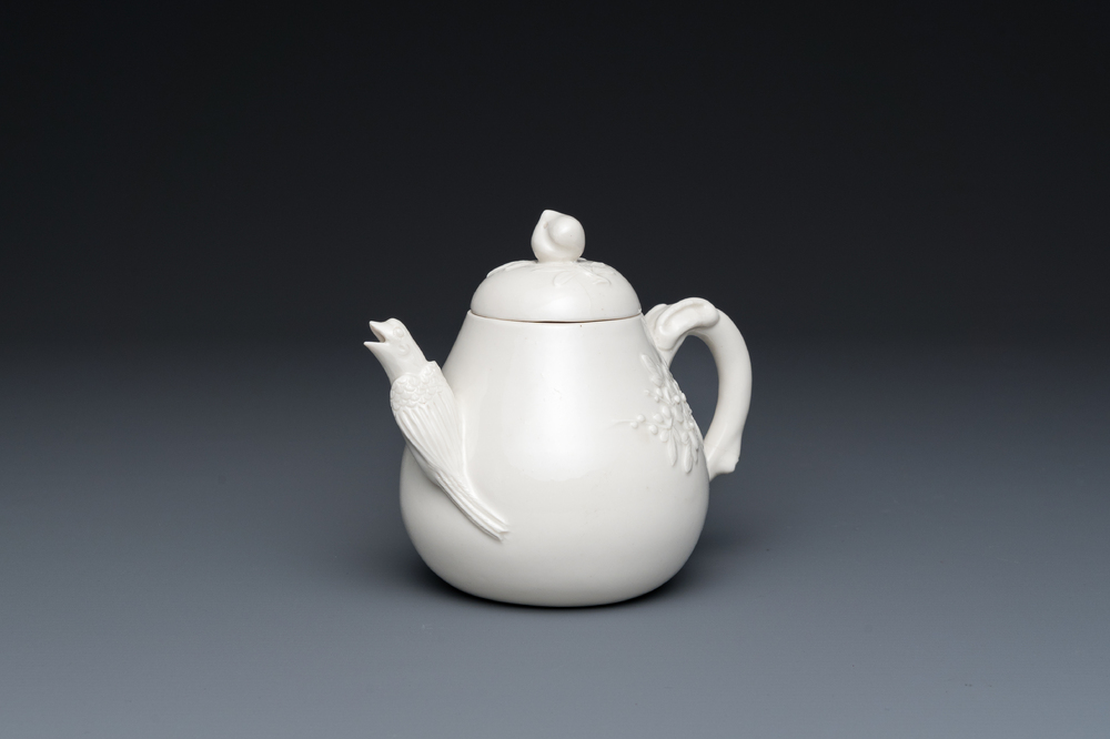 A Chinese white-glazed teapot, inscribed Yi Gong 逸公, 18/19th C.