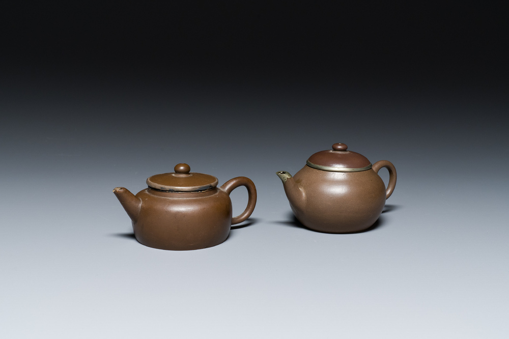 Two Chinese Yixing stoneware teapots and covers with brass mounts, one with Yigong 逸公 seal mark, 19/20th C.