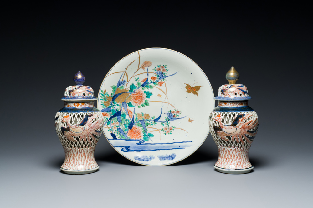 A pair of Japanese double-walled reticulated vases and a dish, Edo, 18/19th C.