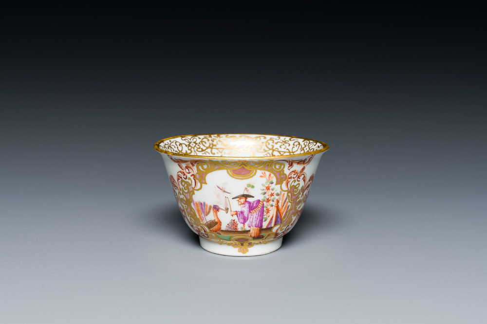 A polychrome Meissen porcelain chinoiserie tea bowl by J.G. H&ouml;roldt, Germany, ca. 1725