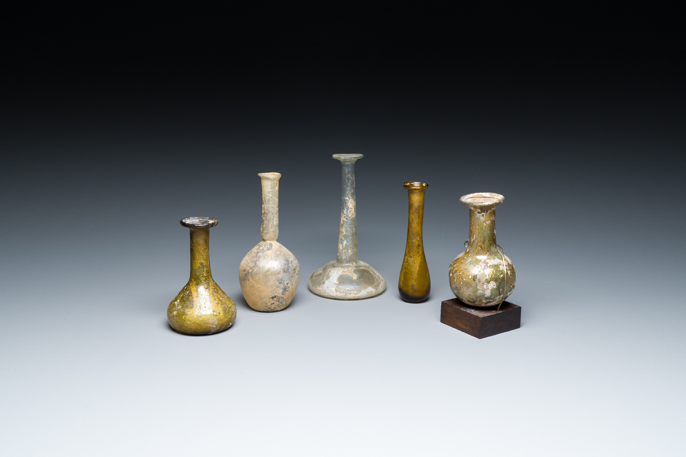 Vijf Romeinse glazen flesjes, 2/3e eeuw