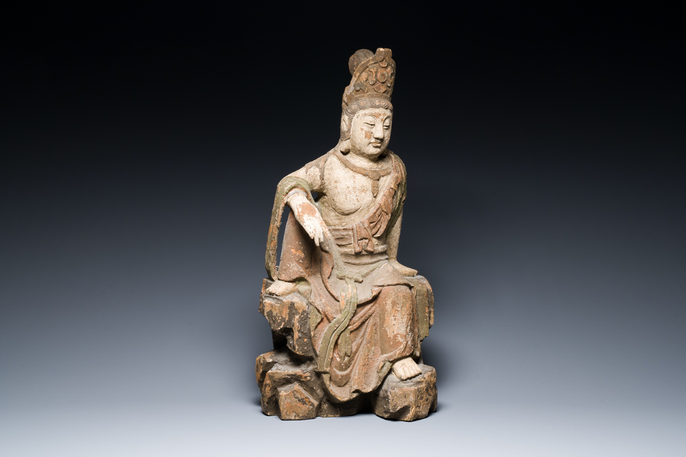 Guanyin en bois sculpt&eacute; et polychrom&eacute;, Chine, Ming