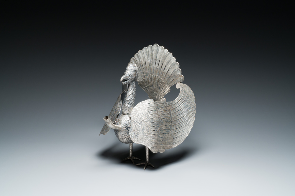 Rare lampe &agrave; huile de type 'blencong' en forme de Garuda en argent pour le th&eacute;&acirc;tre Wayang, Indon&eacute;sie, 19&egrave;me