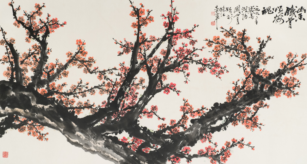 Guan Shanyue 關山月 (1912-2000): 'Pruimenbloesems', inkt en kleur op papier, gedateerd 1992