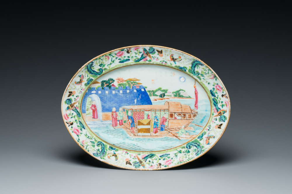 Plat de forme ovale avec une inscription en porcelaine de Chine famille rose de Canton, Jiaqing/Daoguang