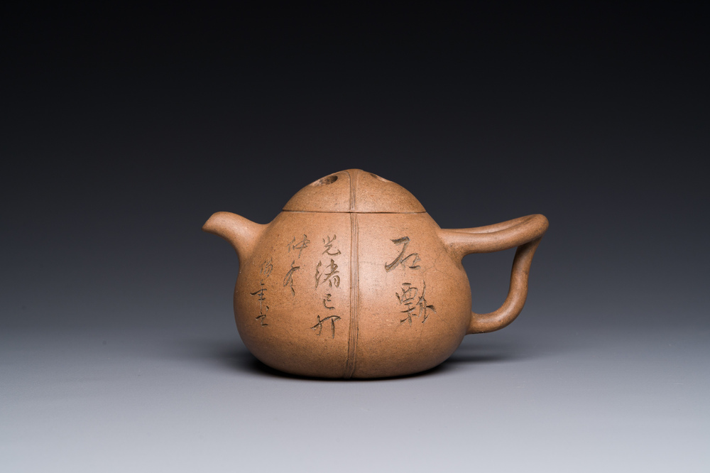 Een Chinese Yixing steengoed 'Shipiao 石瓢' theepot, Ren Bonian 任伯年 gesigneerd, gedateerd 1879