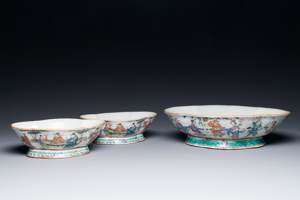 Three lobbed Chinese famille rose bowls, Yongzheng mark, 19th C.
