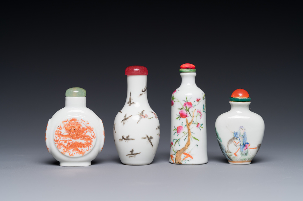 Four Chinese famille rose and iron-red snuff bottles, Qianlong and Yongzheng mark, 19/20th C.