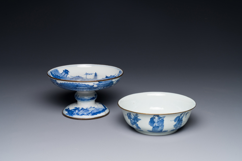 A Chinese blue and white 'Bleu de Hue' tazza and a bowl for the Vietnamese market, Shun Li Kun Ji 順利坤記 and Jin Yu Feng Ji 金玉鋒記 mark, 19th C.