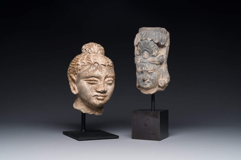 Un fragment d'une t&ecirc;te de Sakyamuni en stuc et d'une t&ecirc;te de Bodhisattva en schiste, Gandhara, 1/4&egrave;me