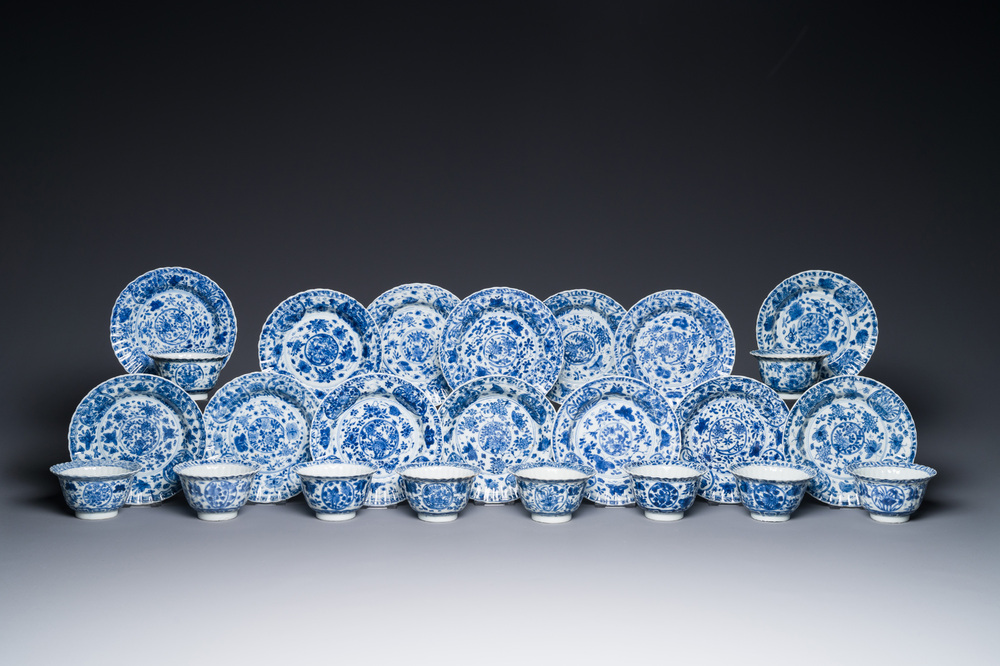 Ten Chinese blue and white cups and fourteen saucers with floral design, lingzhi mark, Kangxi