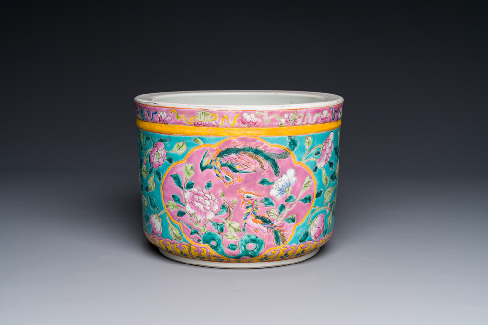 Jardini&egrave;re en porcelaine de Chine famille rose pour le march&eacute; Straits ou Peranakan, 19&egrave;me