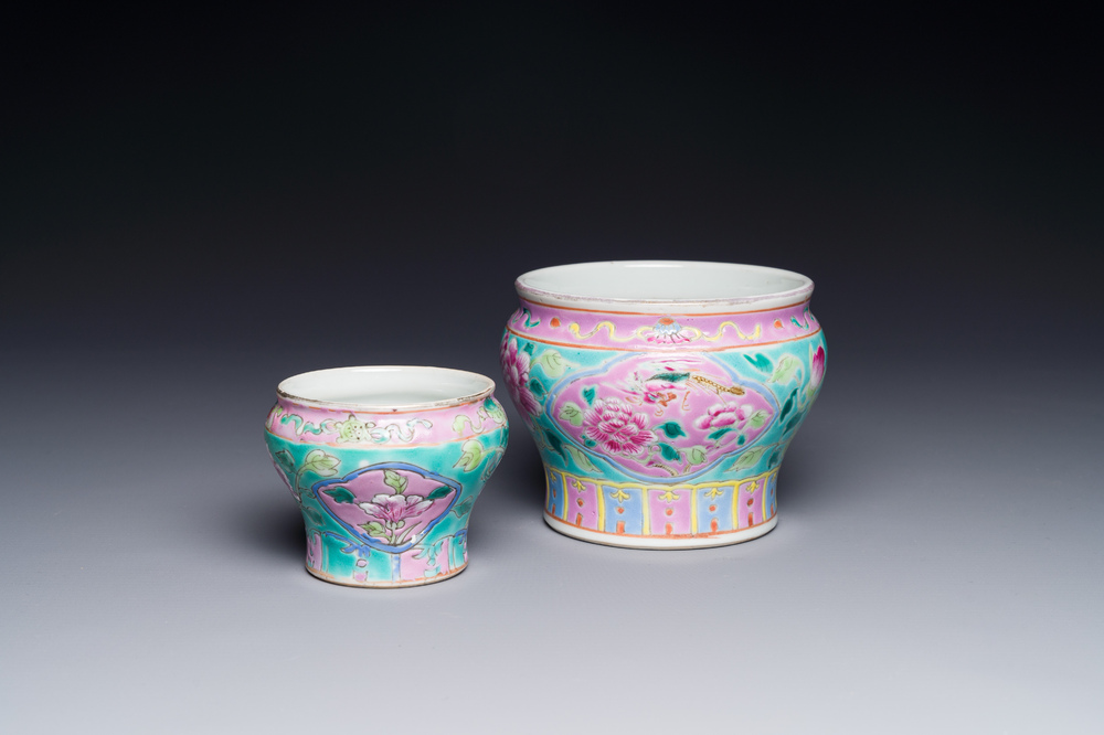 Deux bols en porcelaine de Chine famille rose pour le march&eacute; Straits ou Peranakan, 19&egrave;me