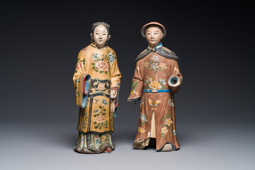 Paire de figures aux t&ecirc;tes amovibles en argile &agrave; d&eacute;coration polychrome, Chine, 18/19&egrave;me