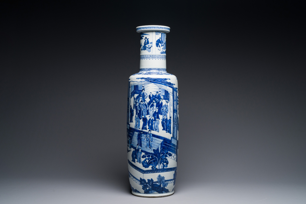 Een grote Chinese blauw-witte rouleauvaas met 'Guo Ziyi 郭子儀拜壽' decor, Kangxi