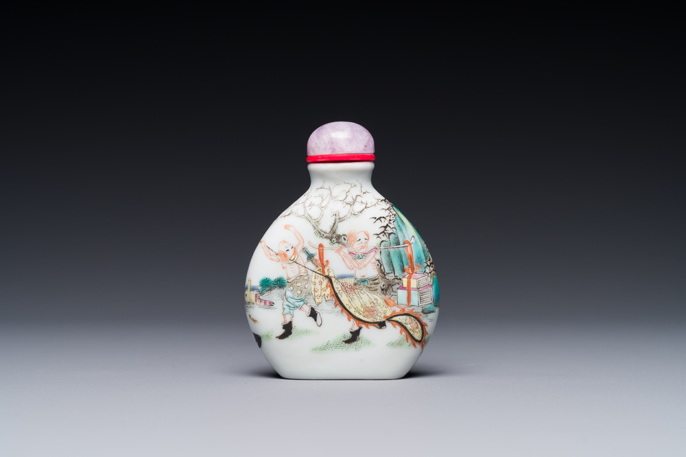 A Chinese famille verte 'marriage of Zongkui's sister' snuff bottle, 19th C.