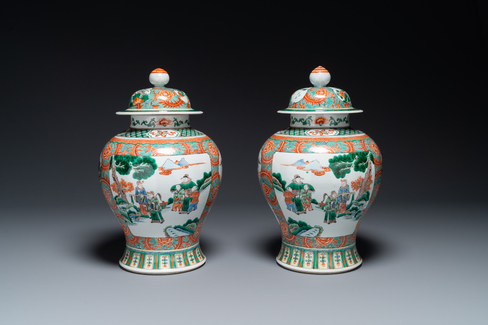 A pair of Chinese famille verte 'Wen Wang Fang Xian 文王訪賢' vases and covers, 19th C.