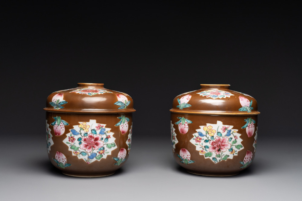 A pair of Chinese capucin-brown-ground famille rose covered bowls with floral design, Yongzheng/Qianlong