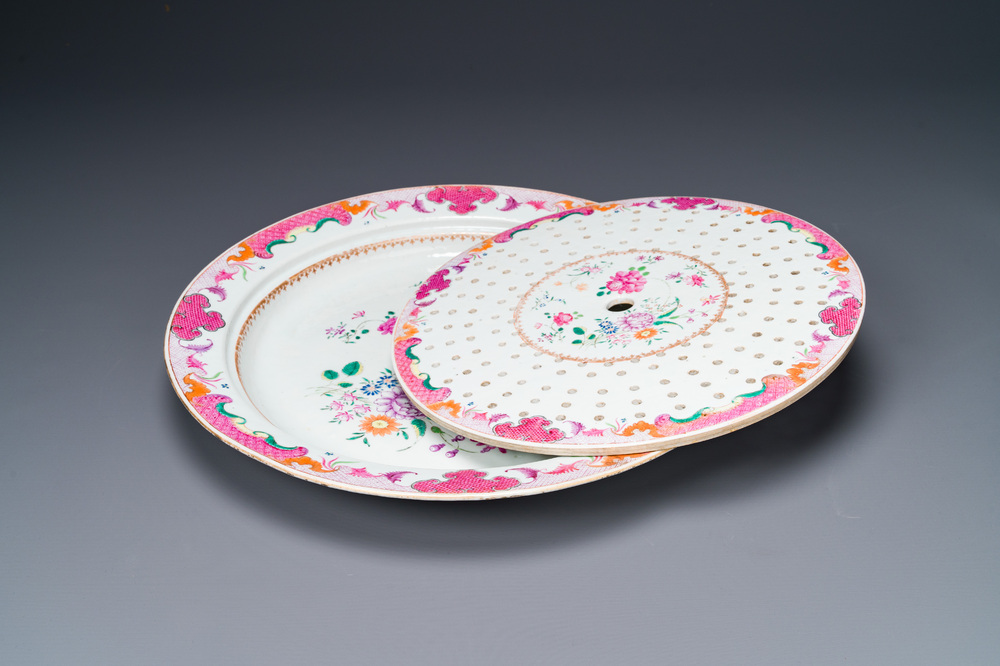 A large Chinese famille rose dish and strainer with floral design, Qianlong
