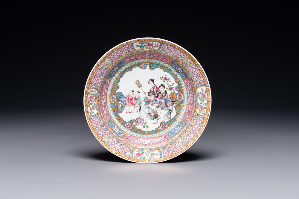 A Chinese famille rose semi-eggshell ruby-back plate, 19/20th C.