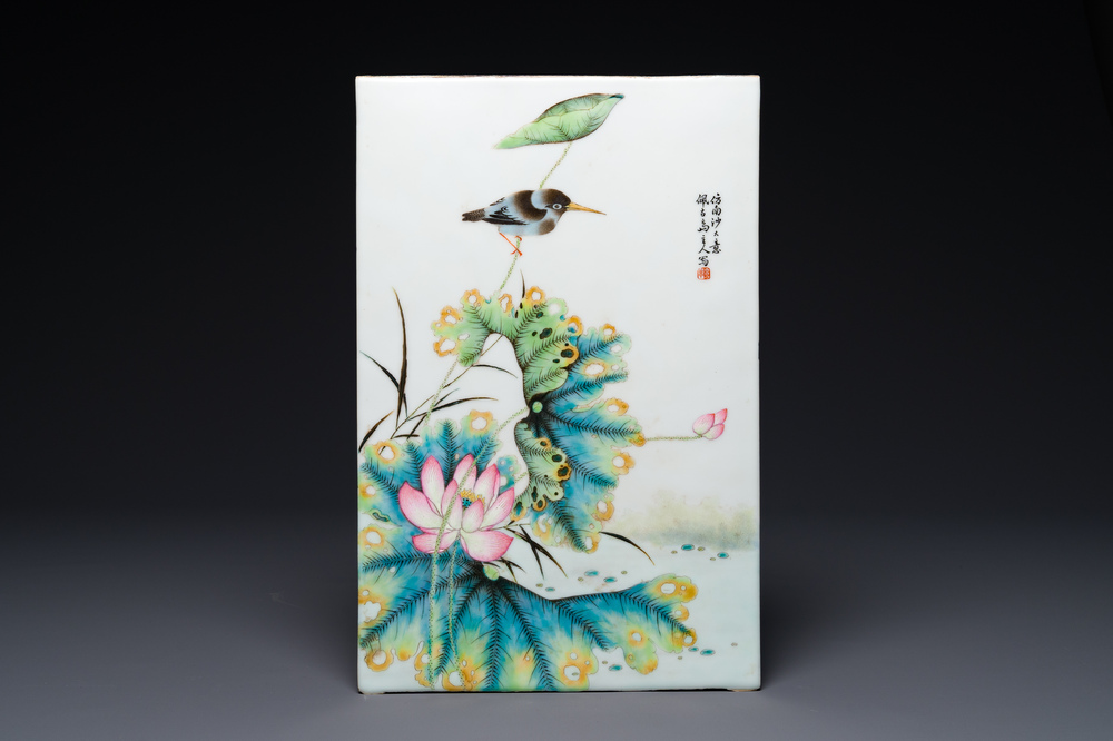 Plaque en porcelaine de Chine famille rose, sign&eacute;e Cheng Yiting 程意亭, 20&egrave;me