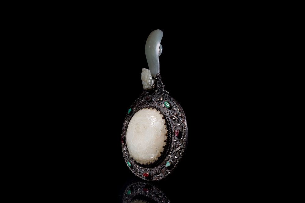 A Chinese white jade-mounted and gemstone inlaid silver hand mirror, 19/20th C.