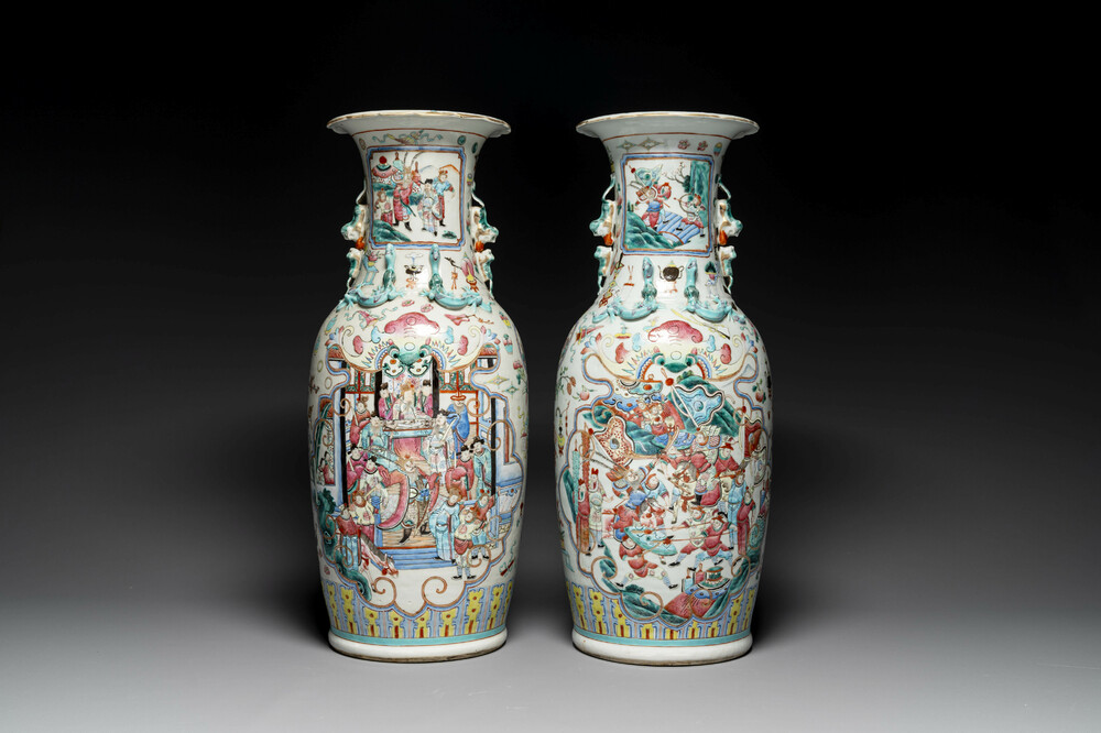 Paire de vases en porcelaine de Chine famille rose &agrave; d&eacute;cor narratif, 19&egrave;me