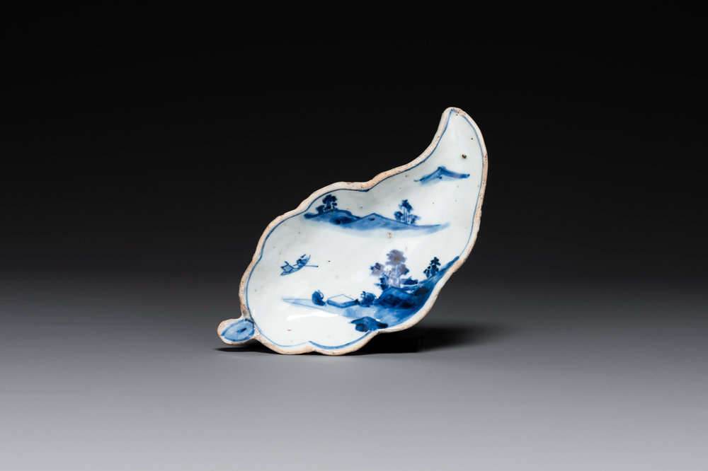 A Chinese blue and white leaf-shaped ko-sometsuke dish for the Japanese market, Tianqi