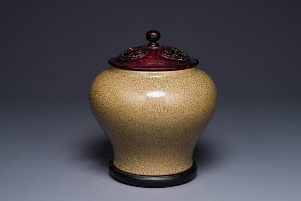 A Chinese ge-type jar with wooden cover and stand, 19th C.