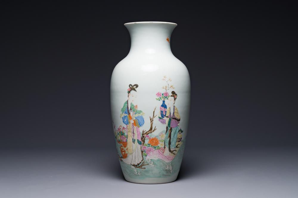 Vase en porcelaine de Chine famille rose à décor Lan Caihe, marque de  Qianlong, 19/20ème
