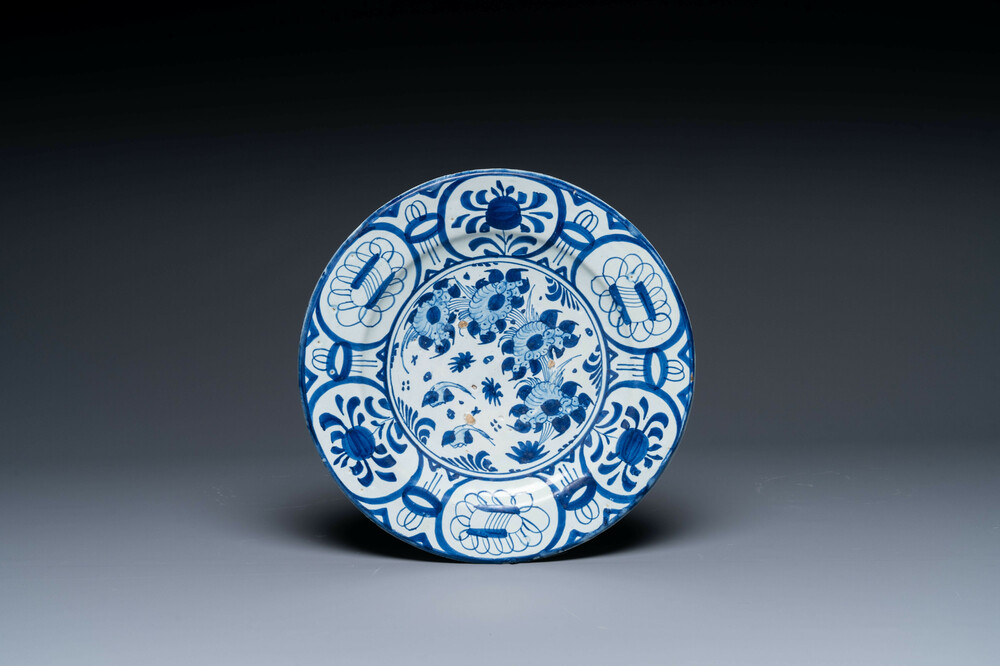 A rare blue and white Dutch maiolica chinoiserie Kraak-style dish, 17th C.