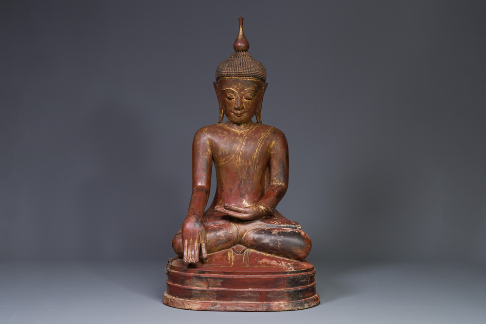 A large Burmese gilt lacquer Buddha in bhumisparsha mudra, 19/20th C.