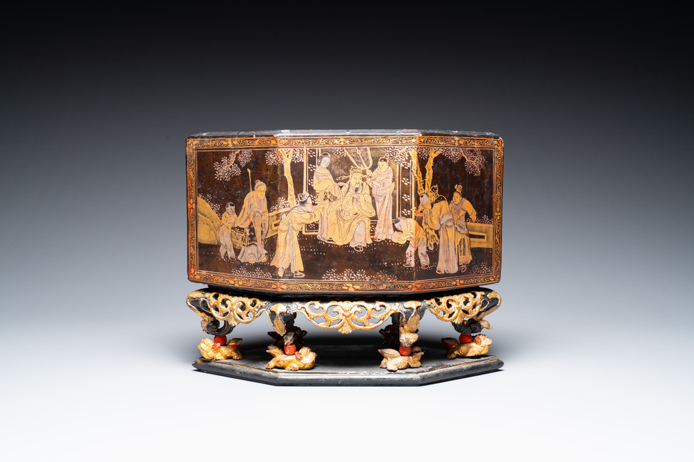 A Chinese gilt lacquer altar piece or 'chanab' for the Straits or Peranakan market, 19/20th C.