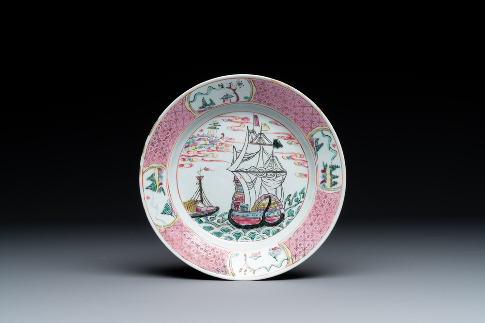 Assiette en porcelaine de Chine famille rose &agrave; decor d'un trois-m&acirc;ts, Yongzheng