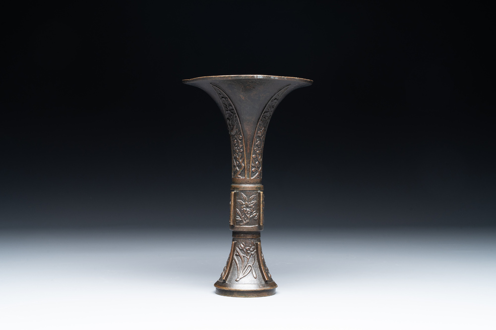 A fine and rare Chinese bronze vase with floral design in the style of Hu Wenming 胡文明, 'gu 觚', Ming