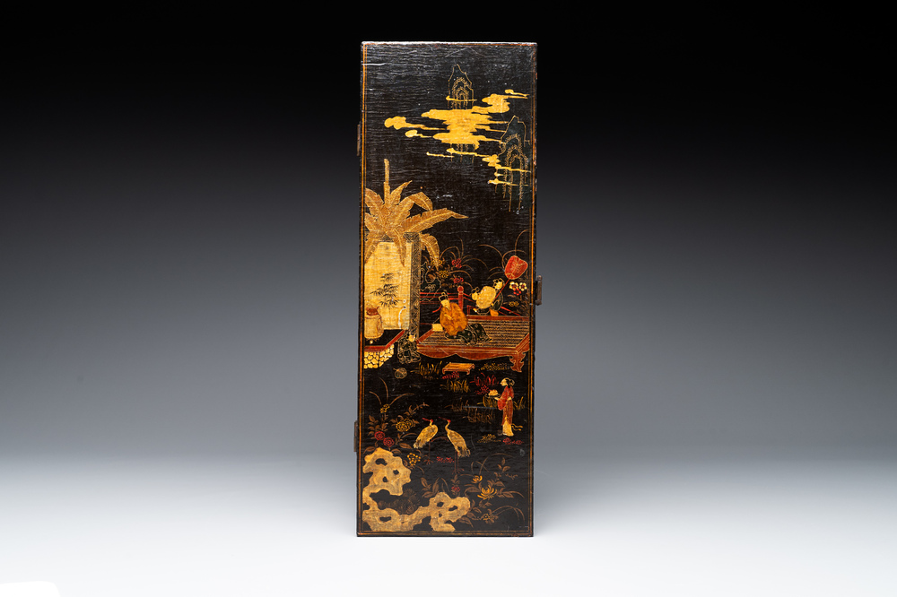 Belle bo&icirc;te de forme rectangulaire en bois laqu&eacute; et peint, sign&eacute;e Fen Yang Fu 汾陽府, dat&eacute;e 1669