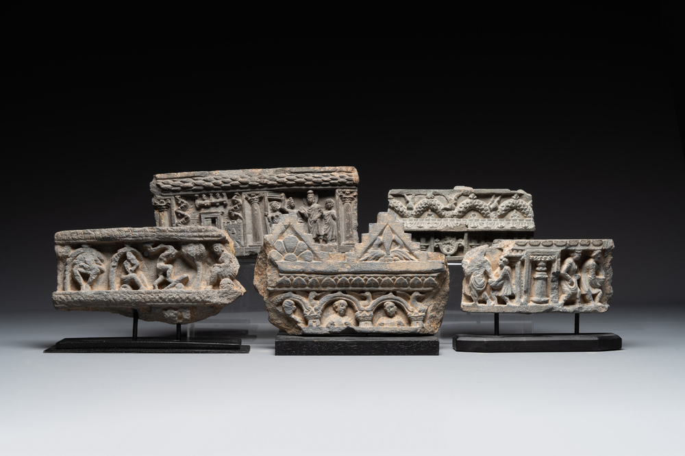 Five Gandhara grey schist frieze fragments with narrative design, 1/5th C.