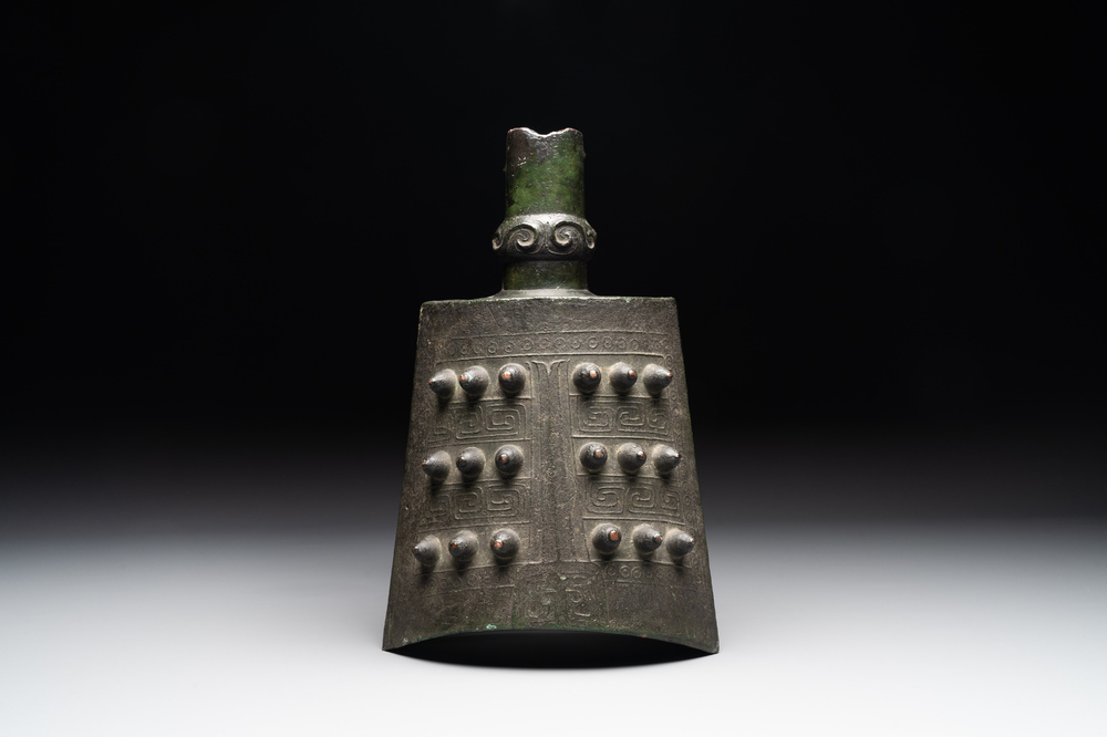 A rare Chinese archaic bronze bell, 'nao 鐃', Western Zhou