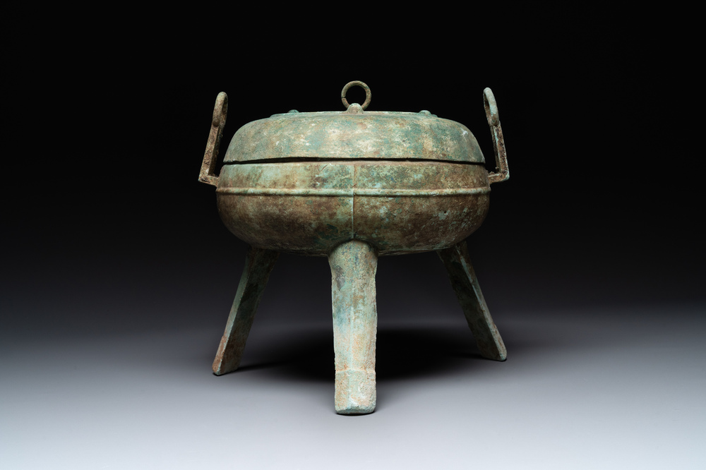 A Chinese archaic bronze tripod food vessel, 'ding 鼎', Eastern Han