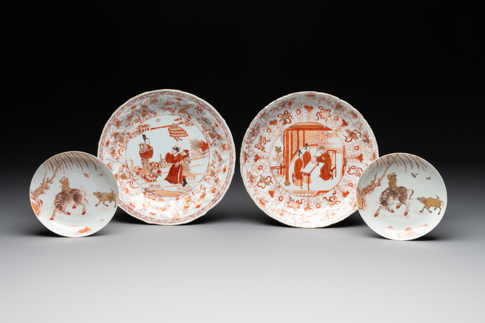 A pair of Chinese iron-red saucers and two plates, Kangxi/Yongzheng