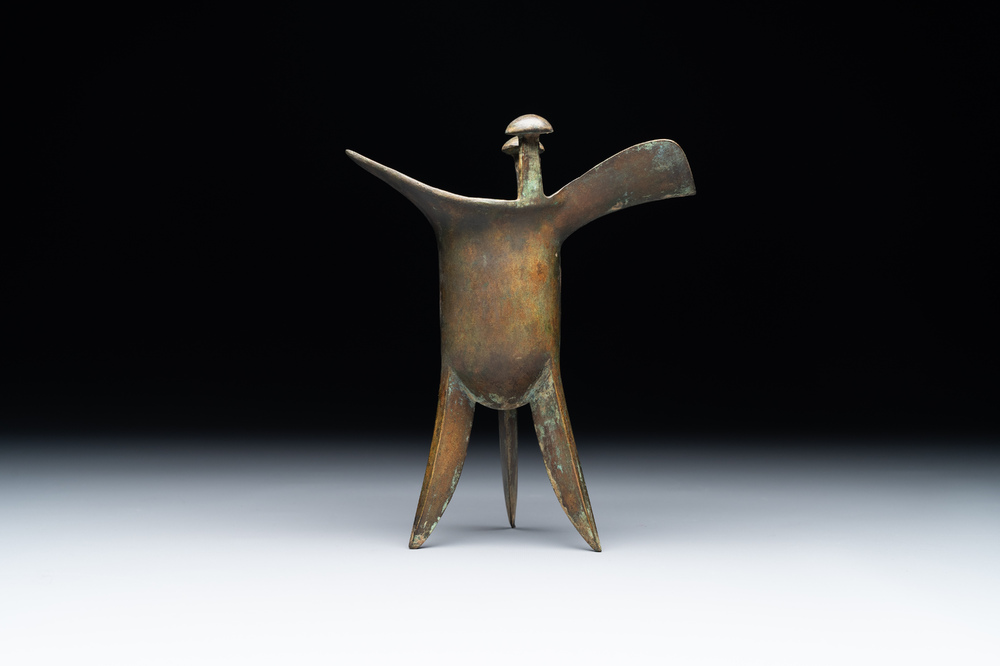 A Chinese archaistic bronze ritual wine vessel, 'jue 爵', Song