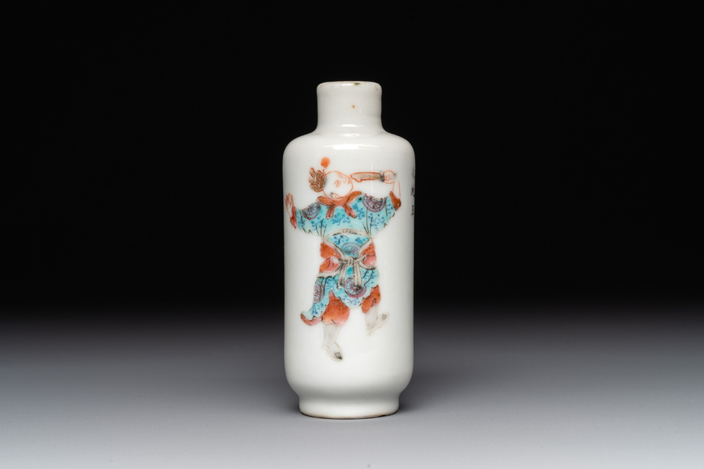 A Chinese famille rose 'Wu Shuang Pu' snuff bottle, 19th C.